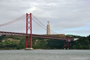 pontdu25avril-lisbonne-twofrenchexplorers